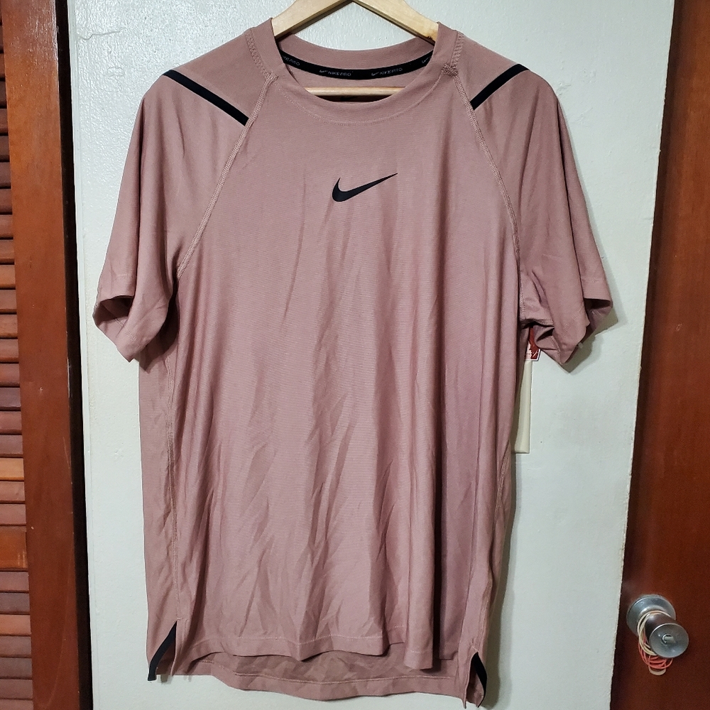 Nike Pro Men's Short-Sleeve shirt